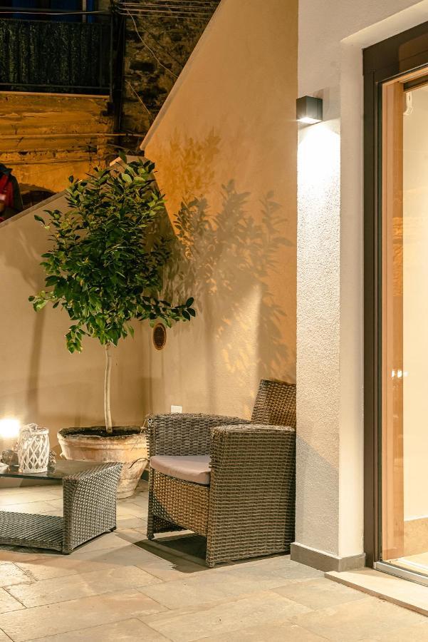 De Gulia Charme And Relax Bed & Breakfast กัสเตลลาบาเต ภายนอก รูปภาพ