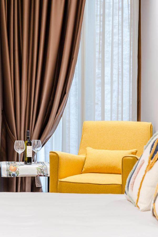 De Gulia Charme And Relax Bed & Breakfast กัสเตลลาบาเต ภายนอก รูปภาพ