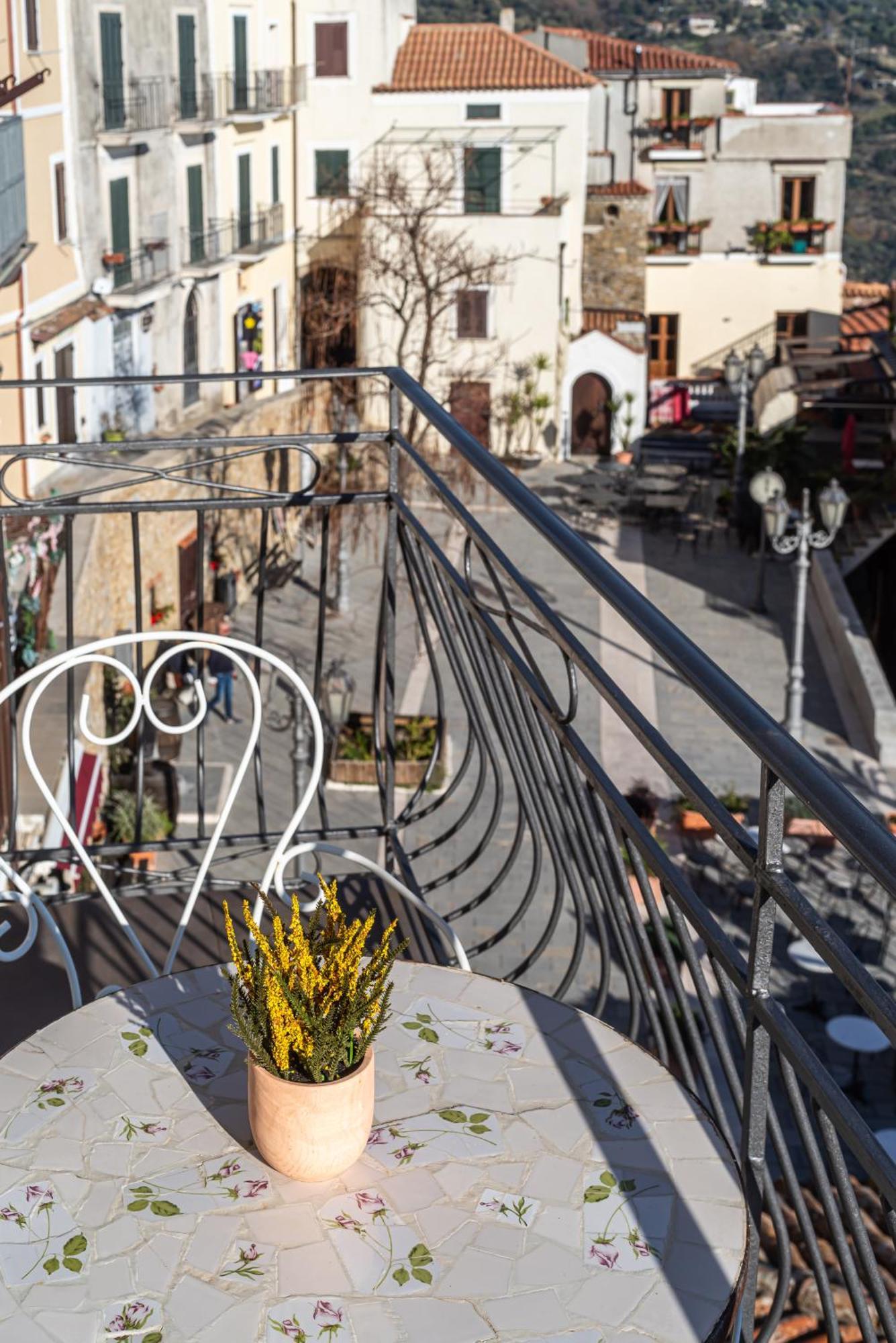De Gulia Charme And Relax Bed & Breakfast กัสเตลลาบาเต ห้อง รูปภาพ